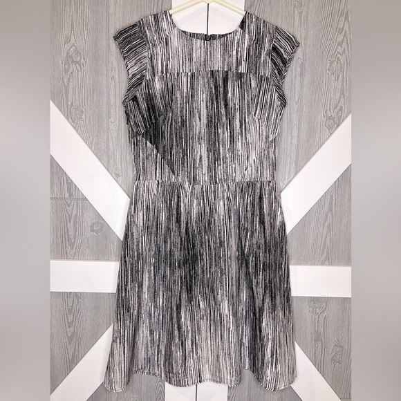 377. Mossimo Womens Dress Black White Abstract Print Fit And Flare Work XS - Picture 1 of 10